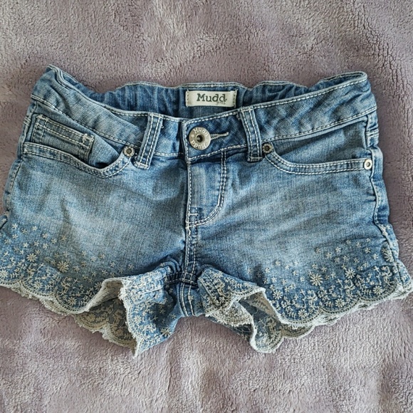 Lot of girls size 8 denim shorts - Picture 6 of 7
